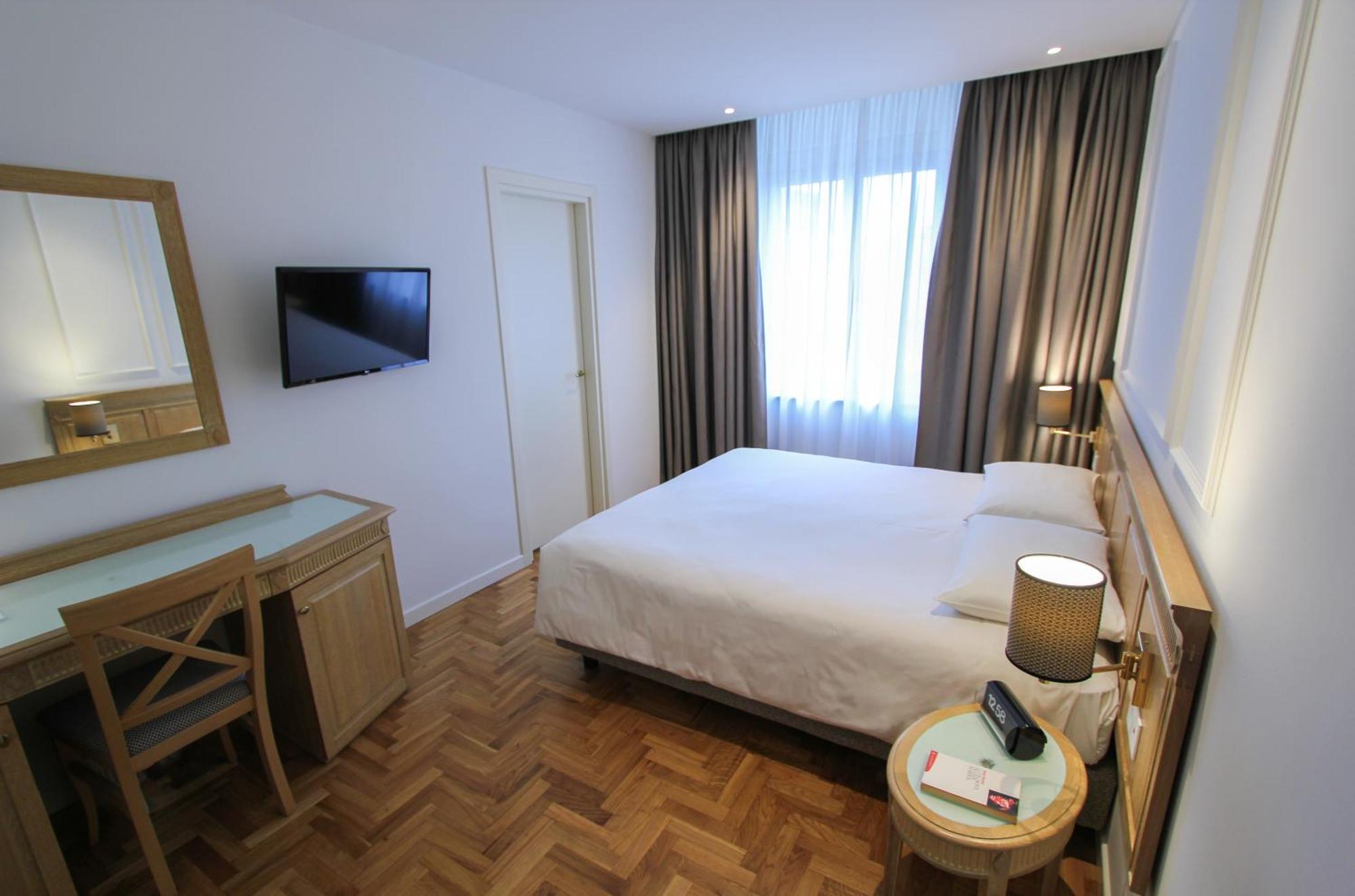 Ambassador Palace Hotel Udine Esterno foto